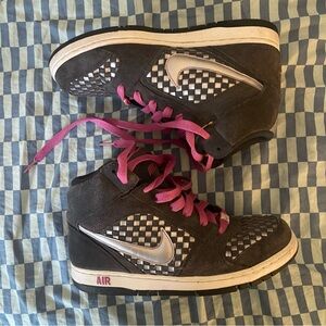 Nike high top women’s 8.5, Grey Suede & silver checkerboard. Y2K era, Great cond